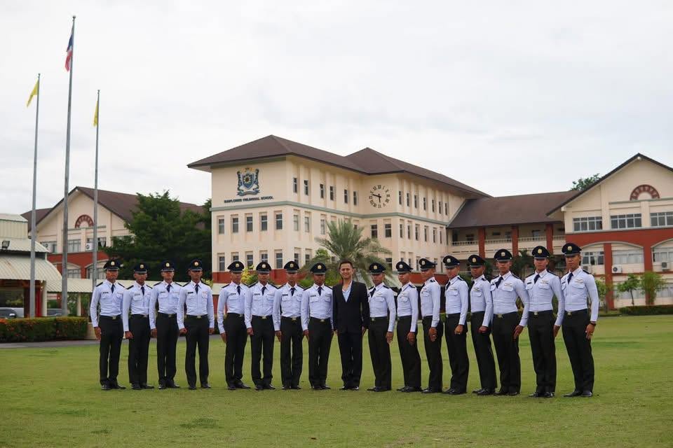 นักเรียนของ The True Cadet